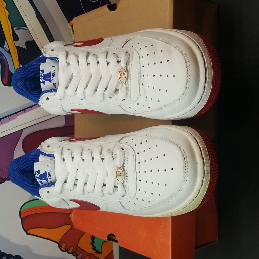 PER-OWNED WITH OG BOX!! Nike Air Force 1 Low "Philly"